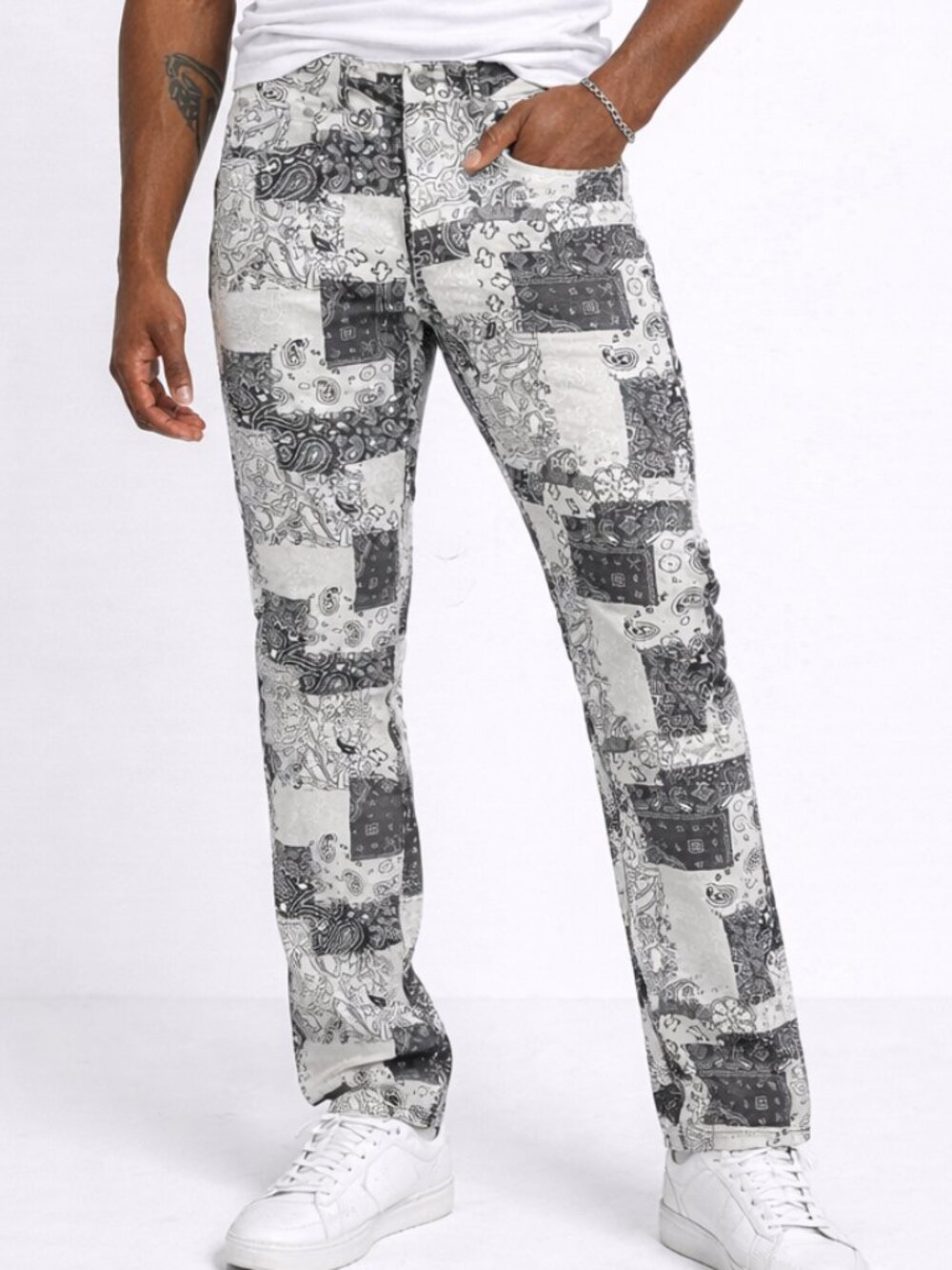 NEW w/ TAGS BoohooMAN Bandana Patchwork Jeans Size 32 Streetwear Paisley Denim